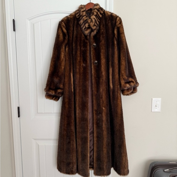 🎉HP 9/25/25🎉 Pamela McCoy Brown Faux Fur Coat - Picture 1 of 5